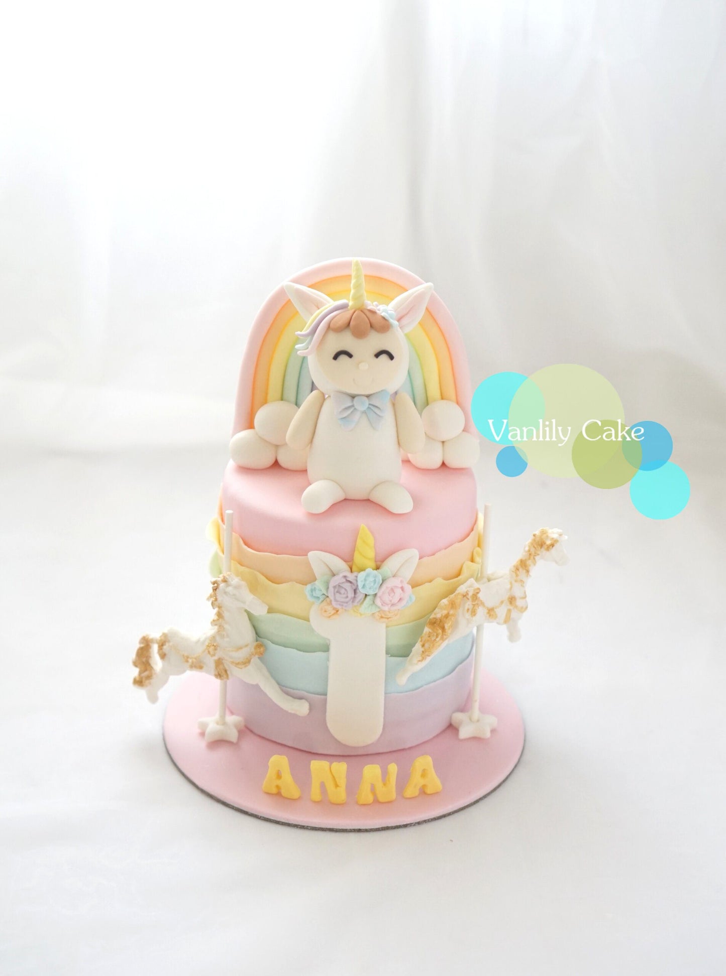 彩虹木馬糖皮蛋糕