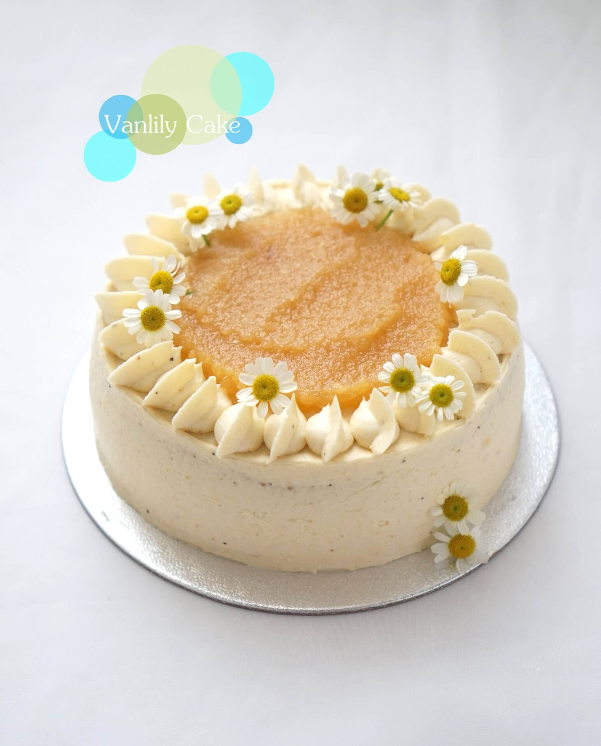 Apple Yogurt Gluten-Free Cake - 無麩質蘋果乳酪蛋糕，米製粉配方，搭配手工蘋果醬與食用花，健康清新慶生首選。