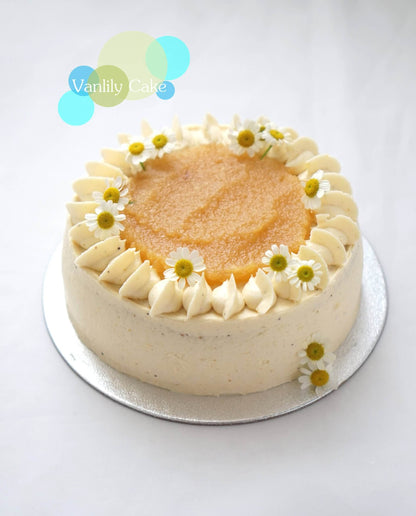 Apple Yogurt Gluten-Free Cake - 無麩質蘋果乳酪蛋糕，米製粉配方，搭配手工蘋果醬與食用花，健康清新慶生首選。