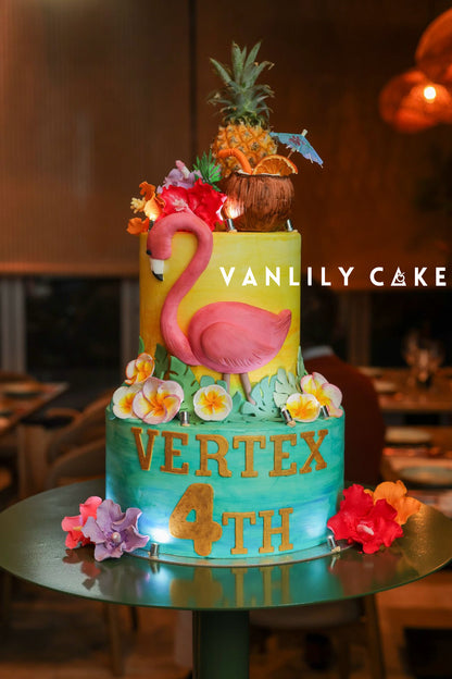 Vanlily Cake 訂造主題糖皮蛋糕，展示精緻的手工塑形技術與細膩裝飾，適合公司週年慶、商務活動或成人主題派對等專業訂造需求。