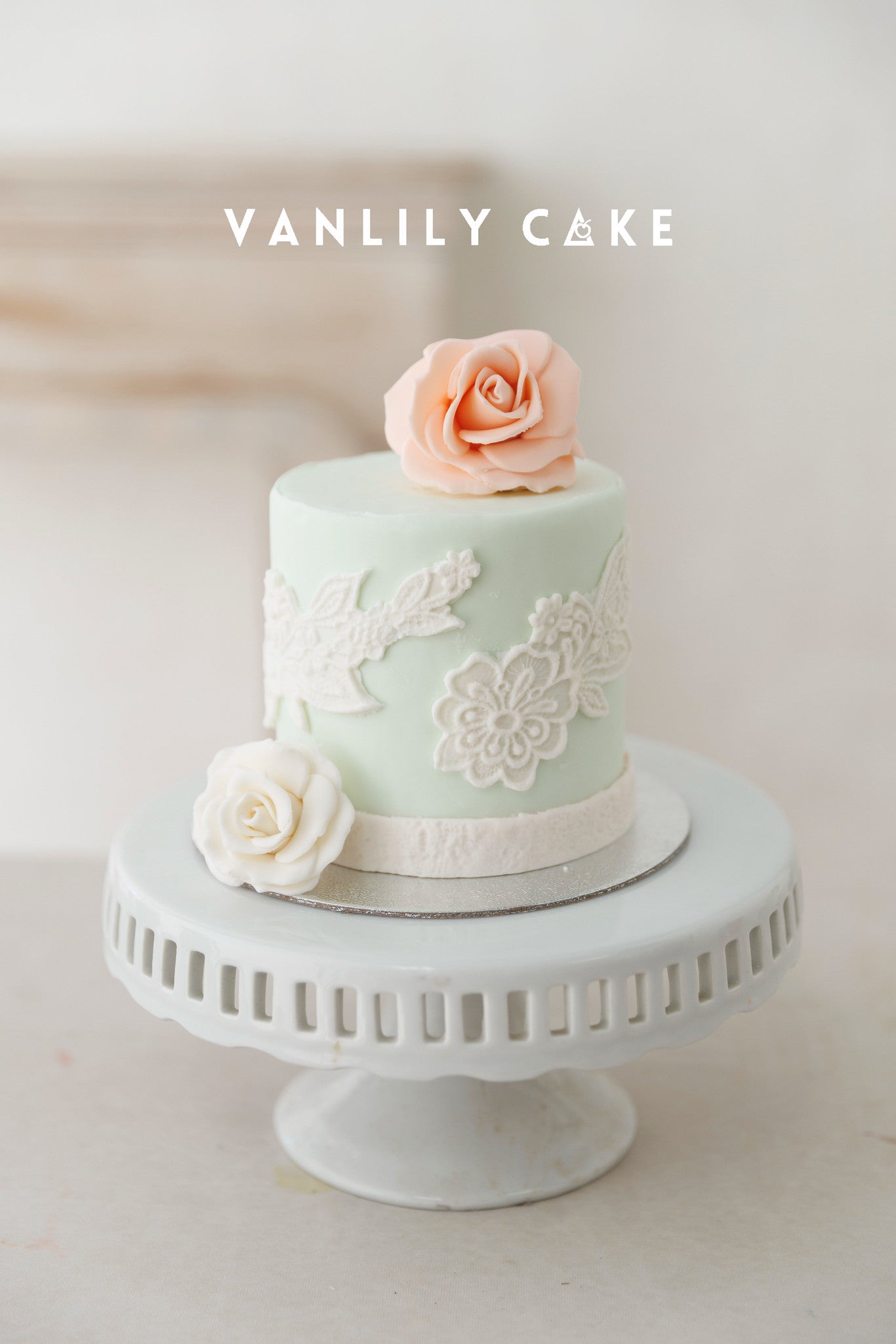 Class Vintage Fondant Cake
