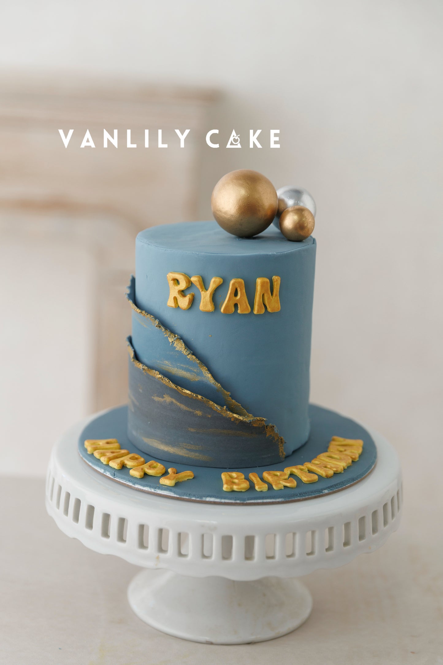 Class Vintage Fondant Cake