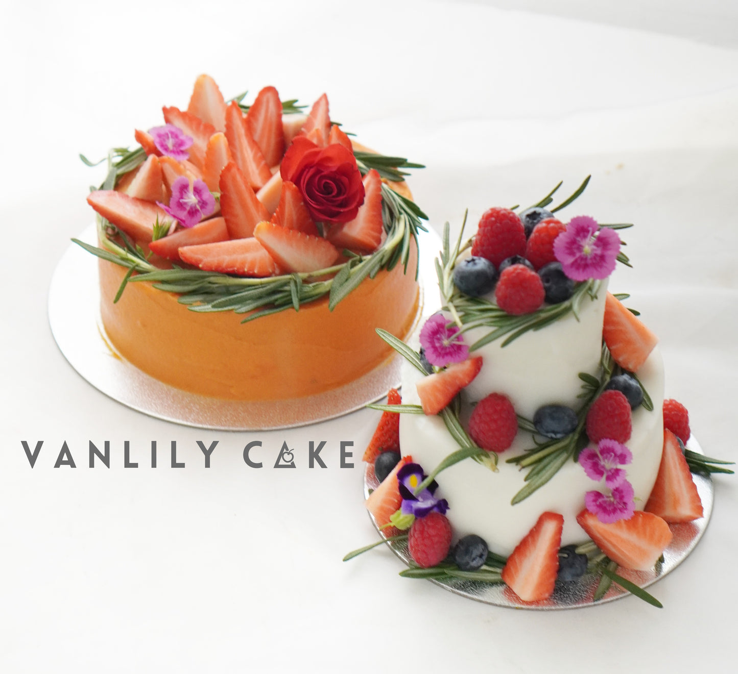 Vegan Banana Cake (Vanilla Decoration)