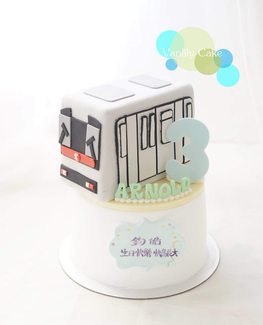 Vanlily Cake 交通工具系列立體蛋糕，展示多款精緻設計，包含紅色九巴、城巴、地鐵接駁巴士及救護車造型，底層為純白忌廉海棉蛋糕，並標註可選低糖或無糖配方。