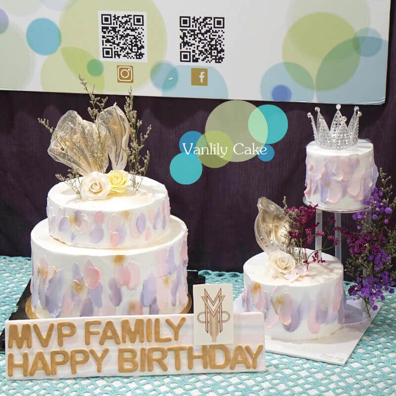 Custom Banquet Double Up Cake Tower