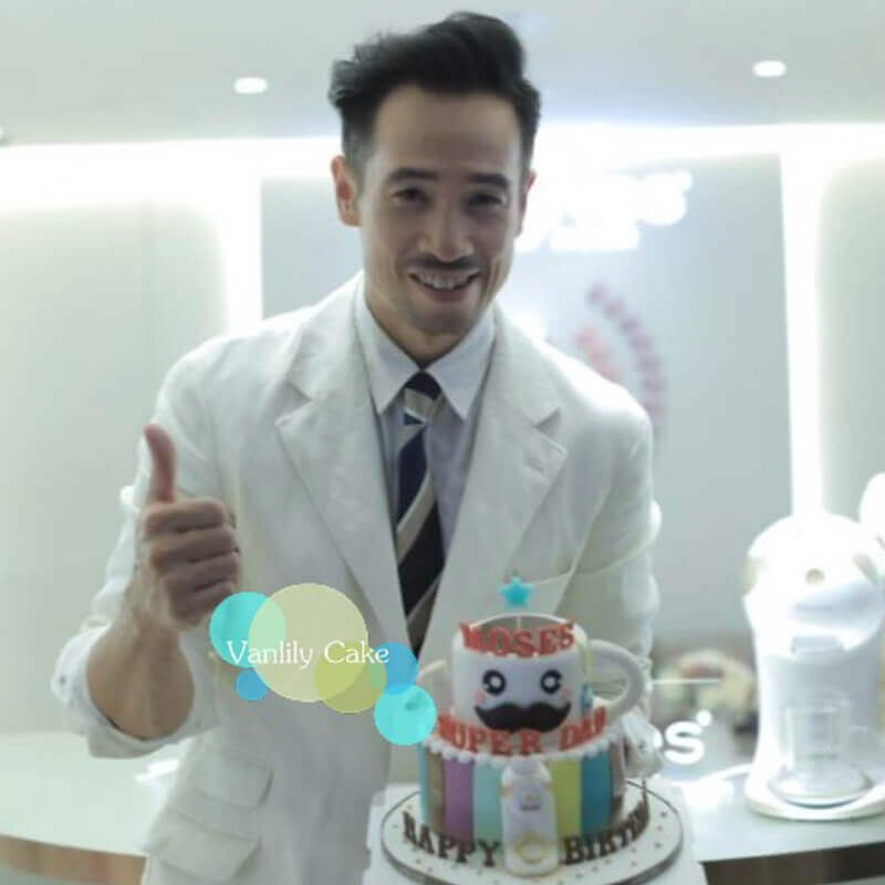 Vanlily Cake 自訂主題糖皮蛋糕，展示精緻的手工塑形技術與細膩裝飾，適合公司週年慶、商務活動或成人主題派對等專業訂造需求。