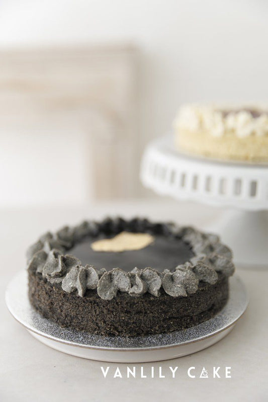 Vanlily 純素黑芝麻蛋糕 - Vegan Black Sesame Cake，無蛋無奶、低糖養生，採用米粉、豆腐與有機龍舌蘭糖，健康純植蛋糕首選。